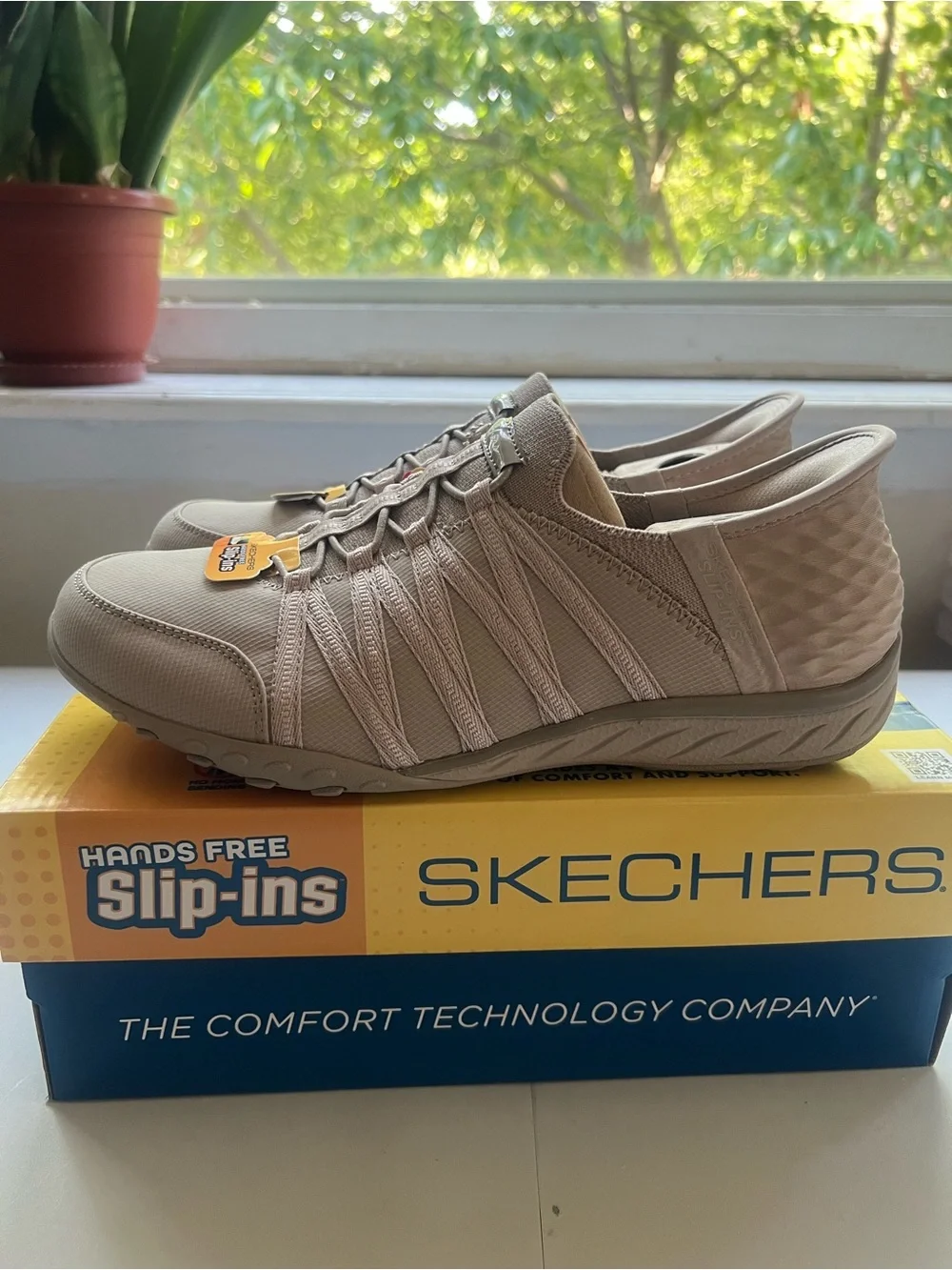 Skechers Hands Free Slip-ins® Relaxed Fit® Breathe Easy Roll